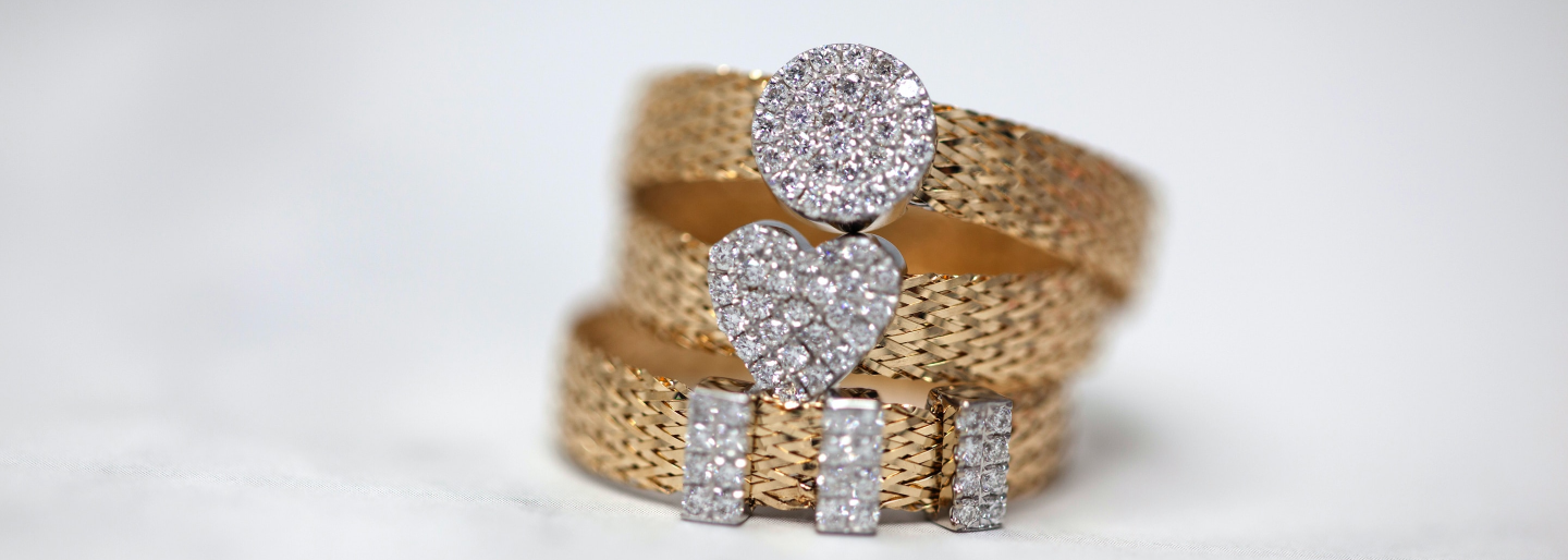 ringWithLogo